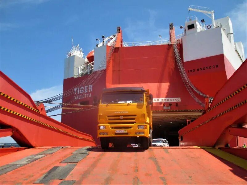 терминал бронка. ролкер ро ро. ро ро реквизиты. корабль автомобилевоз. камаз юар.