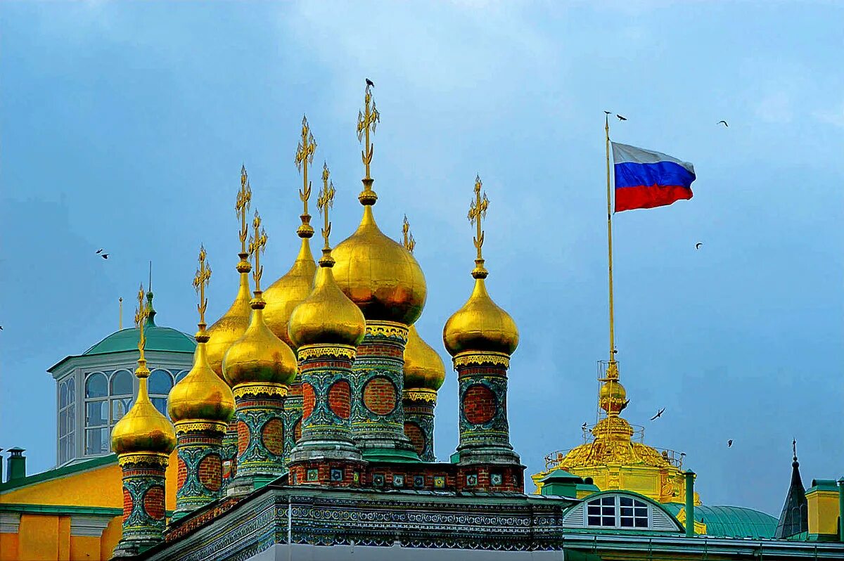 архангельский собор московского кремля купола. звонница храма василия блаженного. золотые куполаблаговщенского собора московского кремля. успенская звонница московского кремля. москва кремль золотые купола.