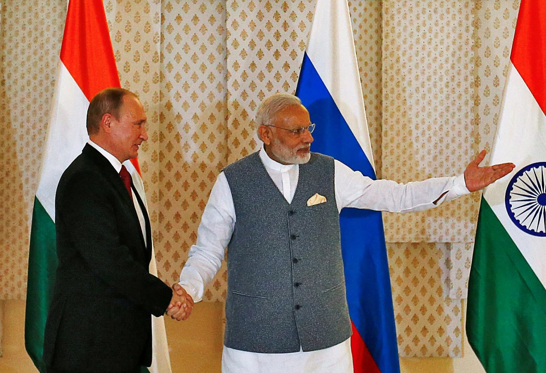Россия и Индия.