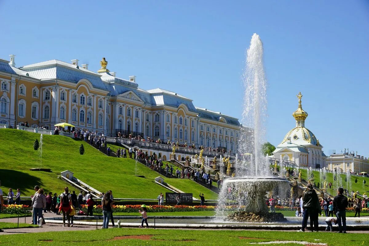 Петергоф в санкт петербурге цена 2024. Петергоф. Петергоф в Санкт-Петербурге. Петергоф фонтаны лето. Фонтаны Петергофа Царское село.