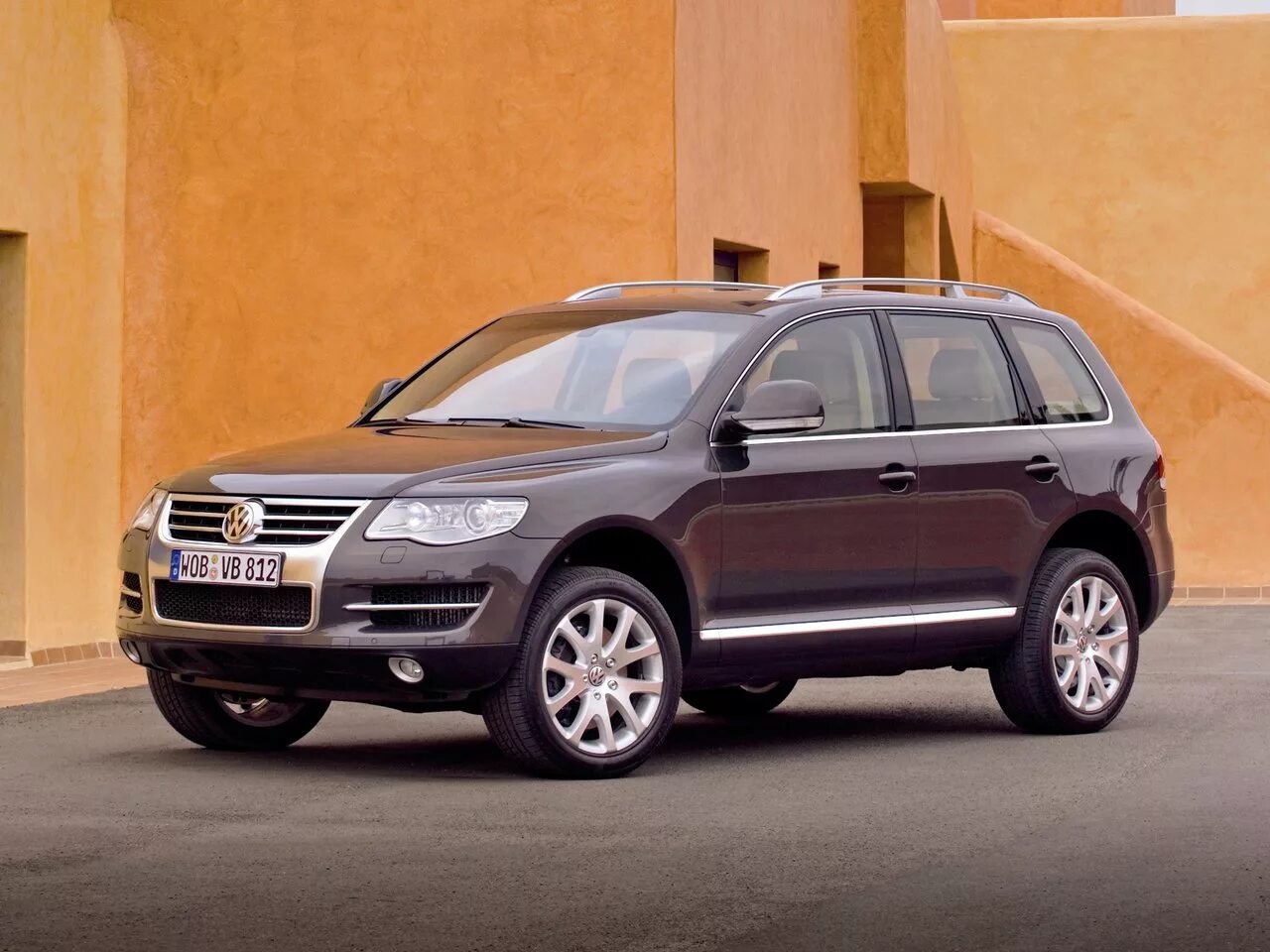 Купить туарег 1 поколения. Volkswagen Touareg i. Фольксваген Туарег 2010. Фольксваген Туарег 1. Машина Volkswagen Touareg 2007.