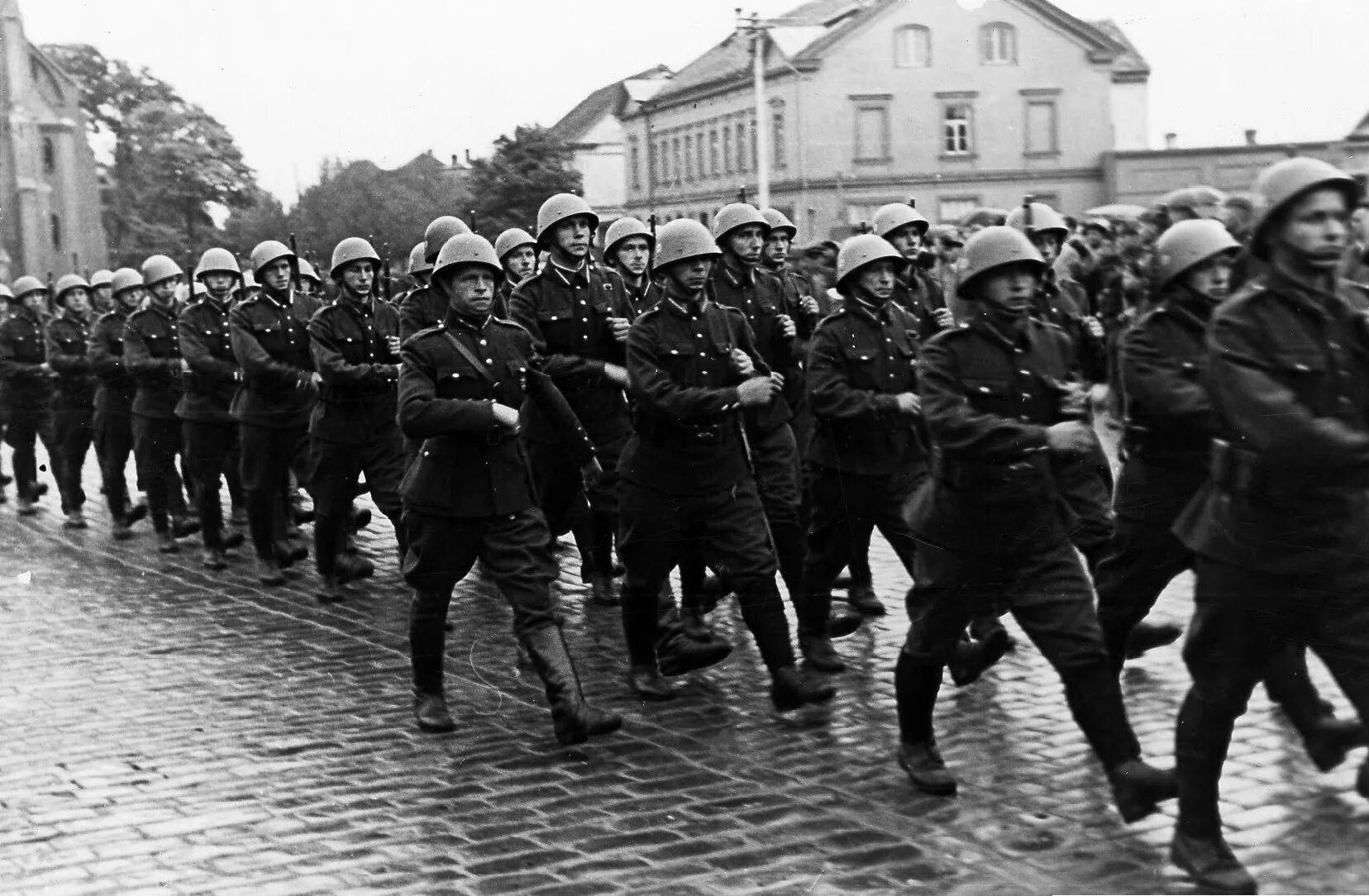 Марши во время войны. Латвийские полицейские батальоны. Полицаи коллаборационисты.