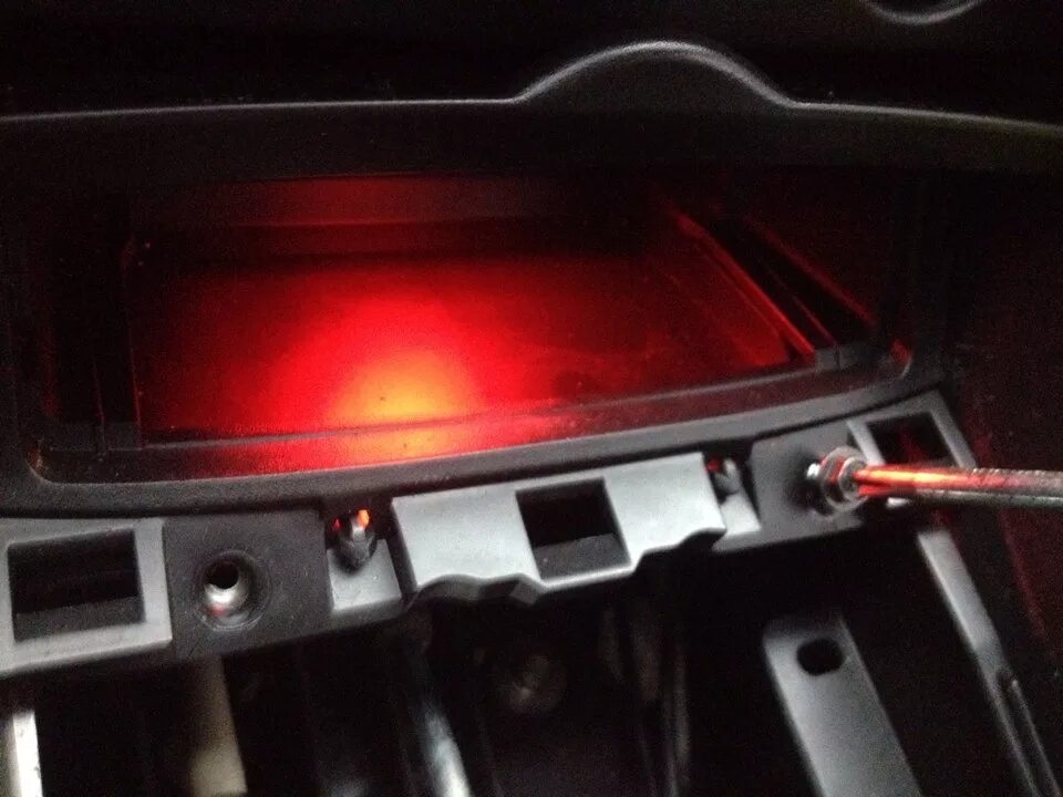 Как поменять лампочку мазда 3. Mazda 3 2007 лампочки подогрева сидений. Лампочки подогрева сидений Мазда 6. Лампа подсветки кнопки обогрева сидений Мазда 6 gg. Мощность подогрева сидений Мазда 3.