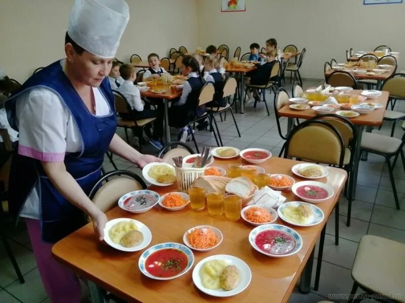 Питание в школьной столовой. Горячее питание в школе. Обед в школе. Питание в школах и детских садах.