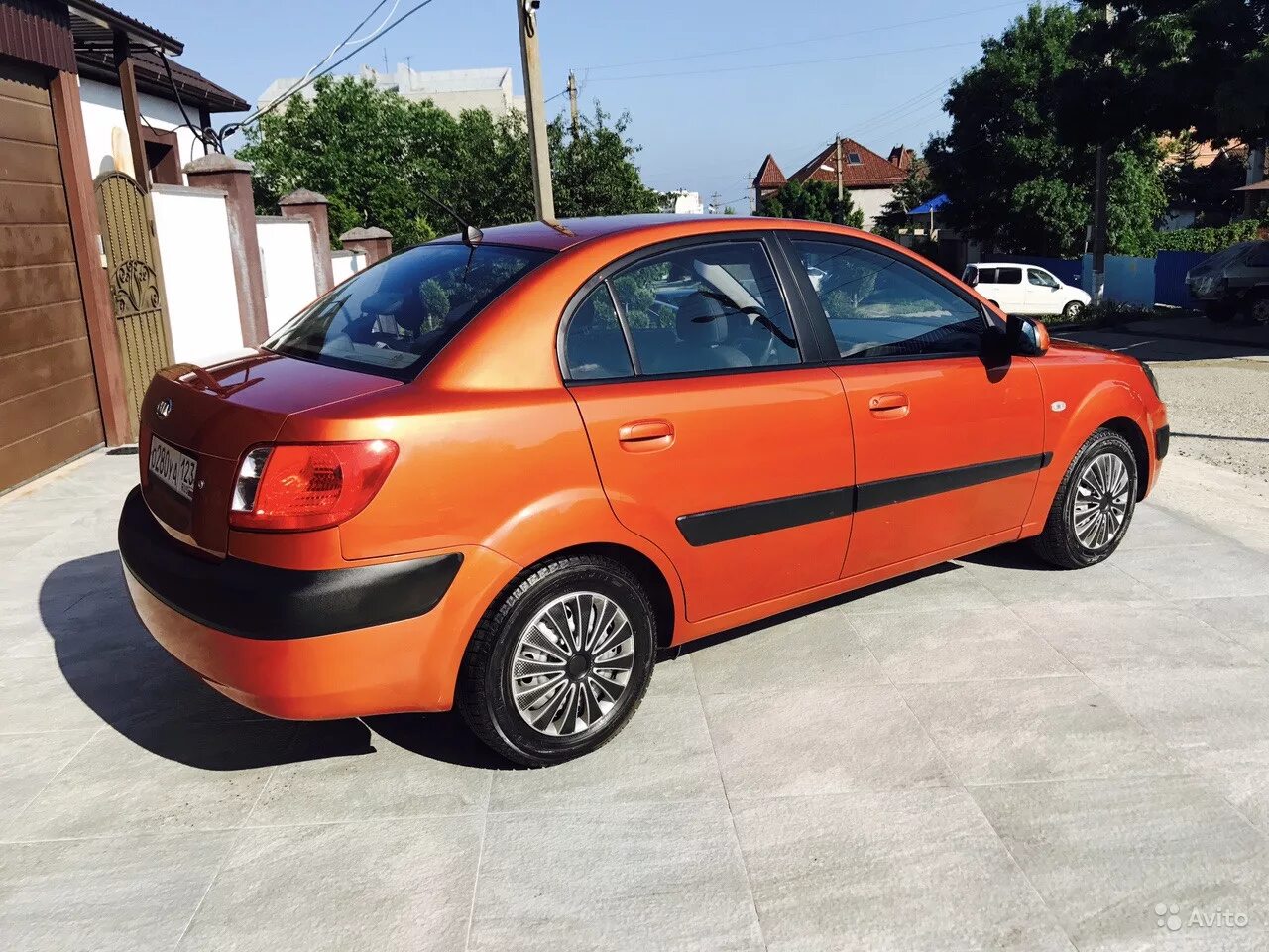 Цвет rio. Kia Rio 2 цвета. Краска Киа Рио 2 o6 Sunset Orange. Киа Рио 2 оранжевая. Kia Rio 1.8 Orange.