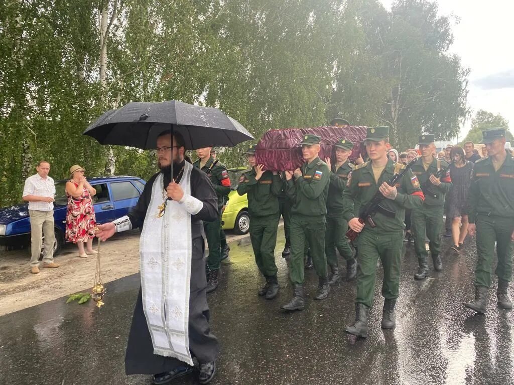 Прощание с погибшим солдатом. Кладбище Дарковичи Брянск. Участники сво брянской области