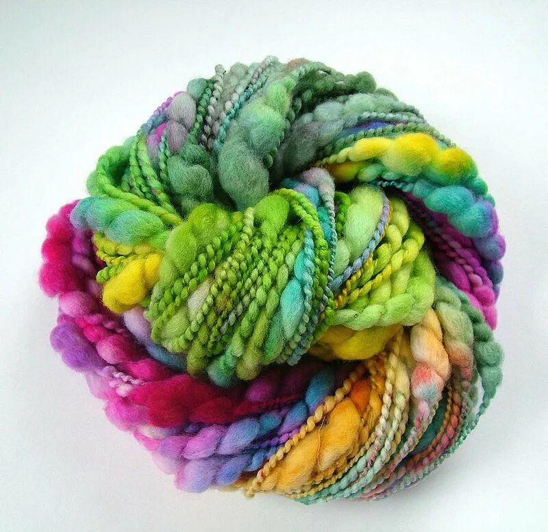 толстая пряжа. акриловые нитки. пряжа для вязания. необычная пряжа для вязания. шерсть для вязание фантазийная.