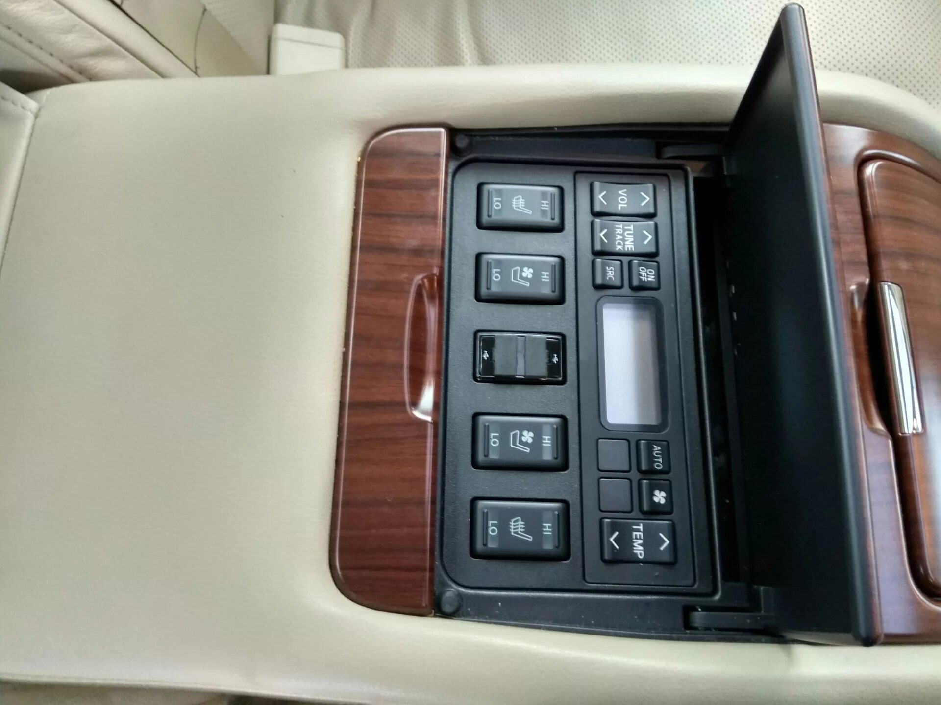 USB зарядка вместо заглушки в задний подлокотник - Nissan Teana (J32), 2,5 л, 20
