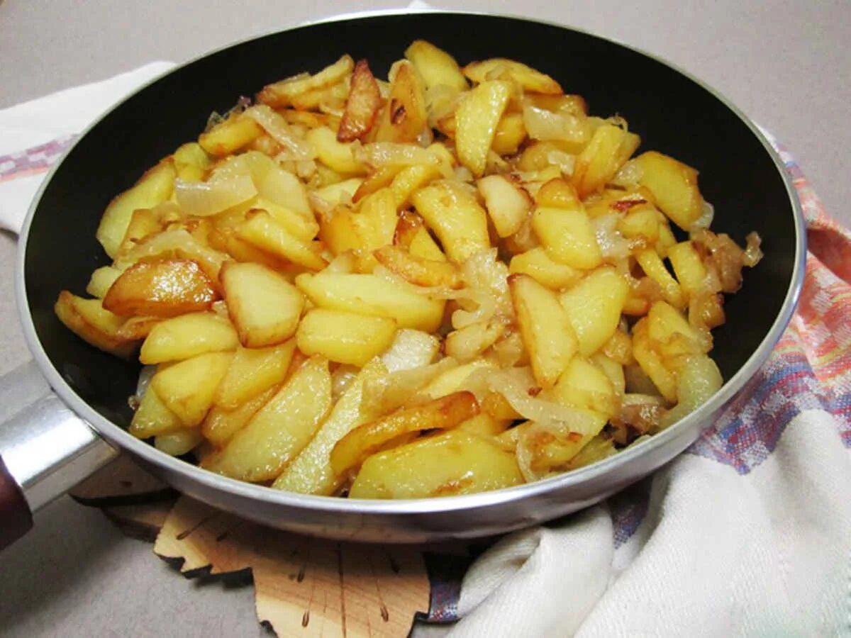 жареный картофель вкусное какао. картошка с хрустящей корочкой. картофель айдахо жареный. жареный картофель вкусное какао. картофель жареный с мясом.