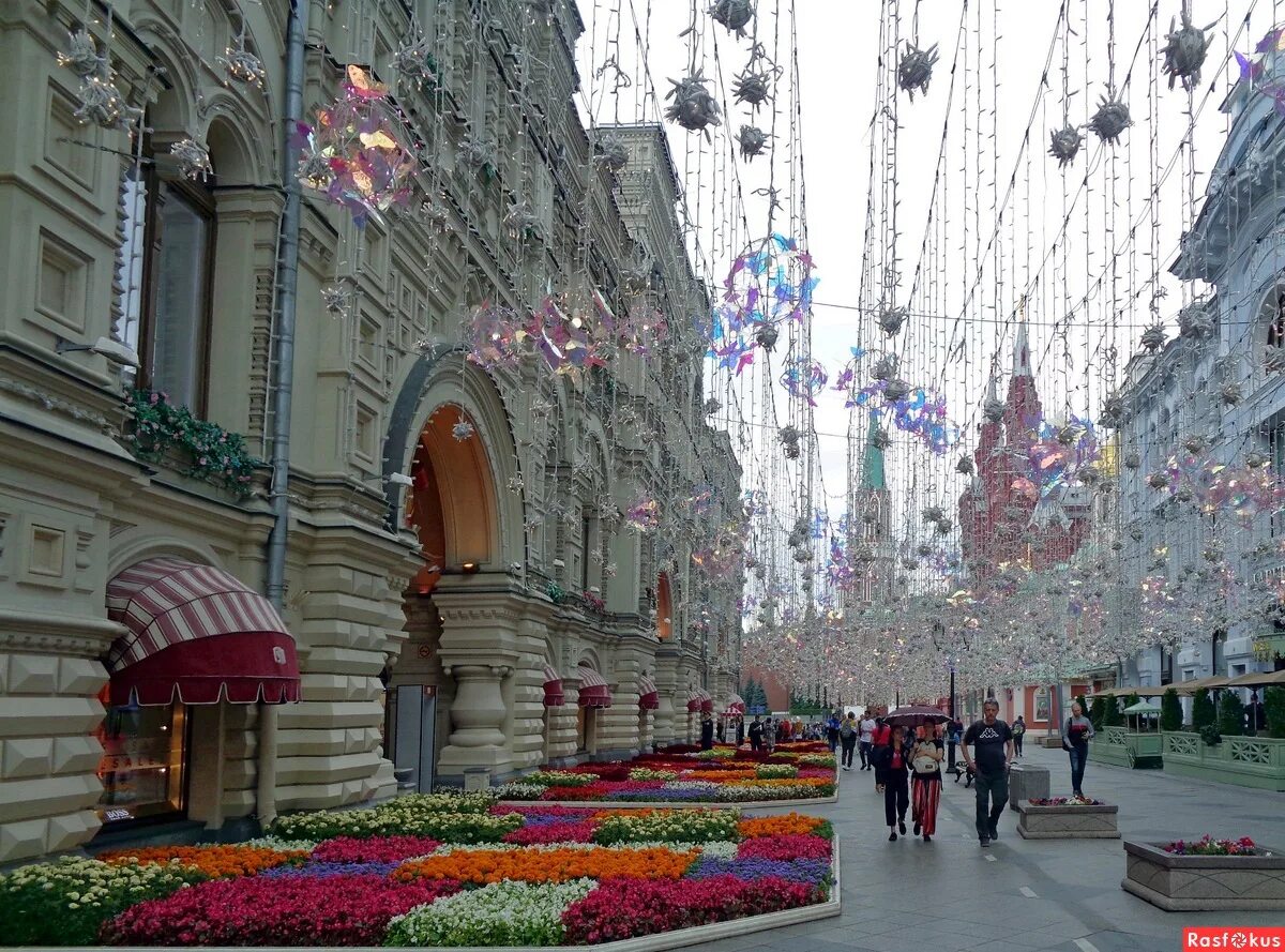 Улицы москвы лето. Никольская улица МСК. Никольская улица Москва летом. Никольская стрит Москва. Никольская улица Москва днем.