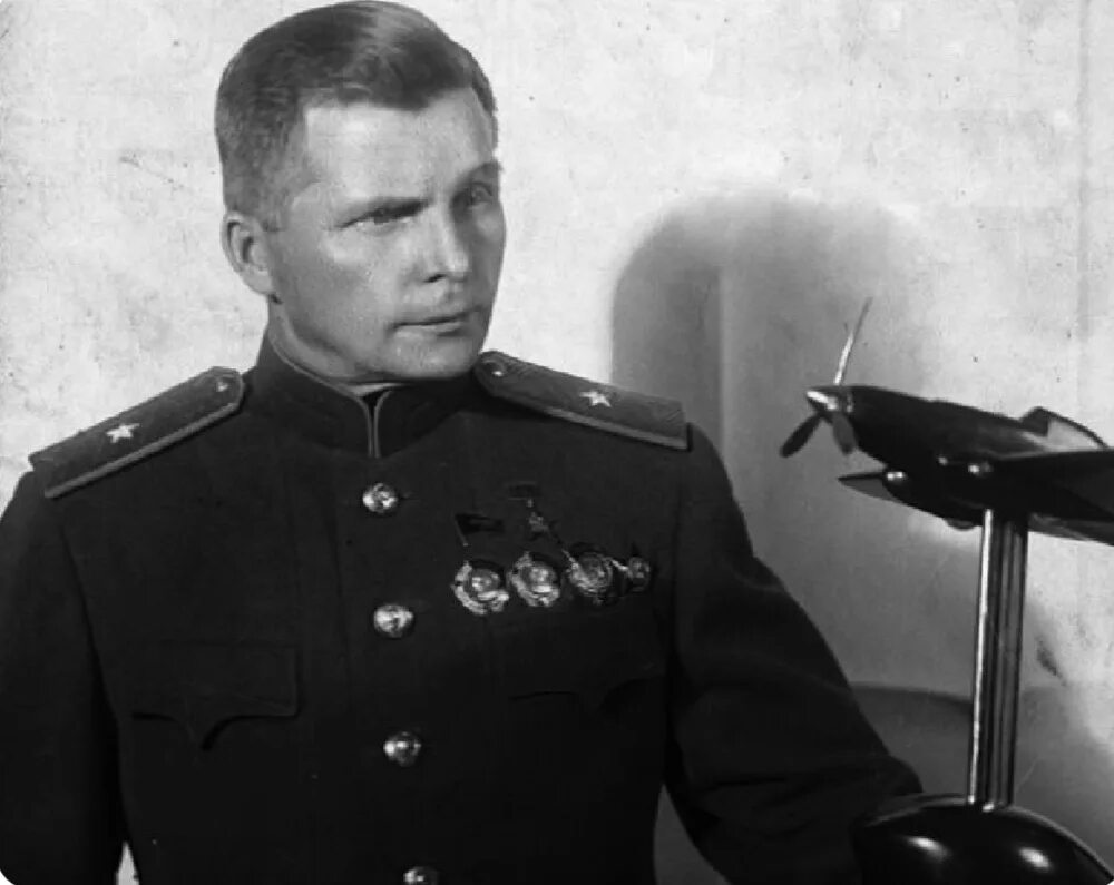 Создатель ил 2. Сергей Владимирович Ильюшин. Серге́й Влади́мирович Илью́ши. Сергей Владимирович Ильюшин (1894-1977). Ильюшин Сергей Владимирович авиаконструктор.