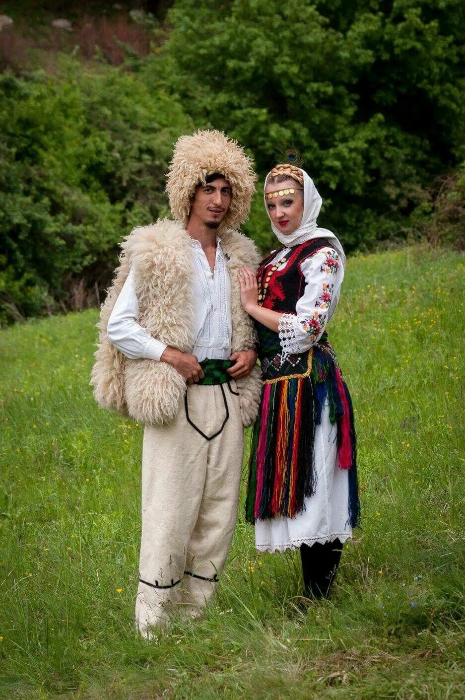 Сербский народный костюм. Черногорцы хорваты, сербы. Сербы в национальных костюмах. Народный костюм сербии. Национальный костюм сербов.