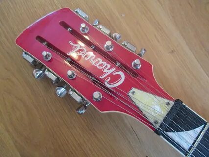12 strings guitar