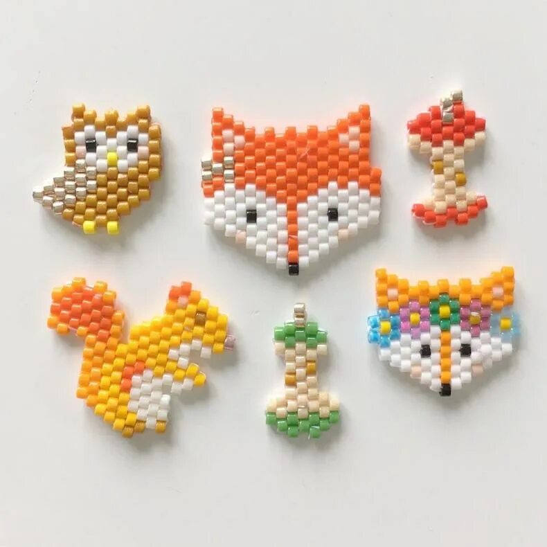 Фигурки из бисера кирпичным плетением. Aquabeads корги. аква бидс лиса. аква мозаика аквабидс лиса. бисероплетение плоские фигурки животных.