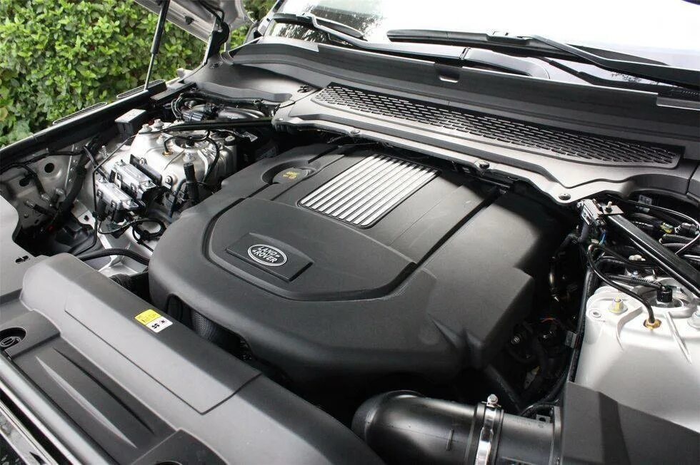 Рендж ровер спорт двигатель. Range rover sport 2015 под капотом. Ленд ровер рендж ровер дискавери спорт. Двигатель рендж ровер. Двигатель рендж ровер спорт.