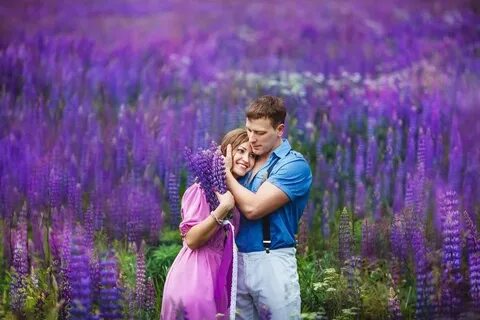 Семейная фотосессия в люпинах