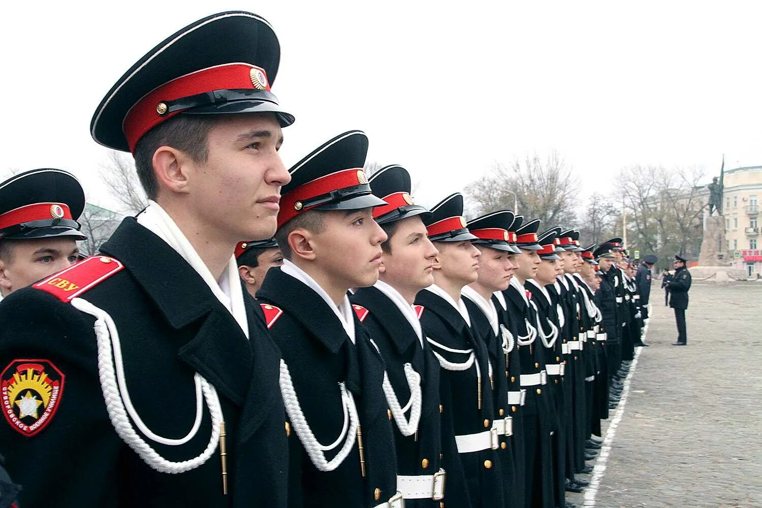 Сву рф. Новочеркасское Суворовское военное училище МВД России. Суворовское училище в Новочеркасске. СВУ МВД Новочеркасск. Новочеркасское Суворовское военное училище здание.