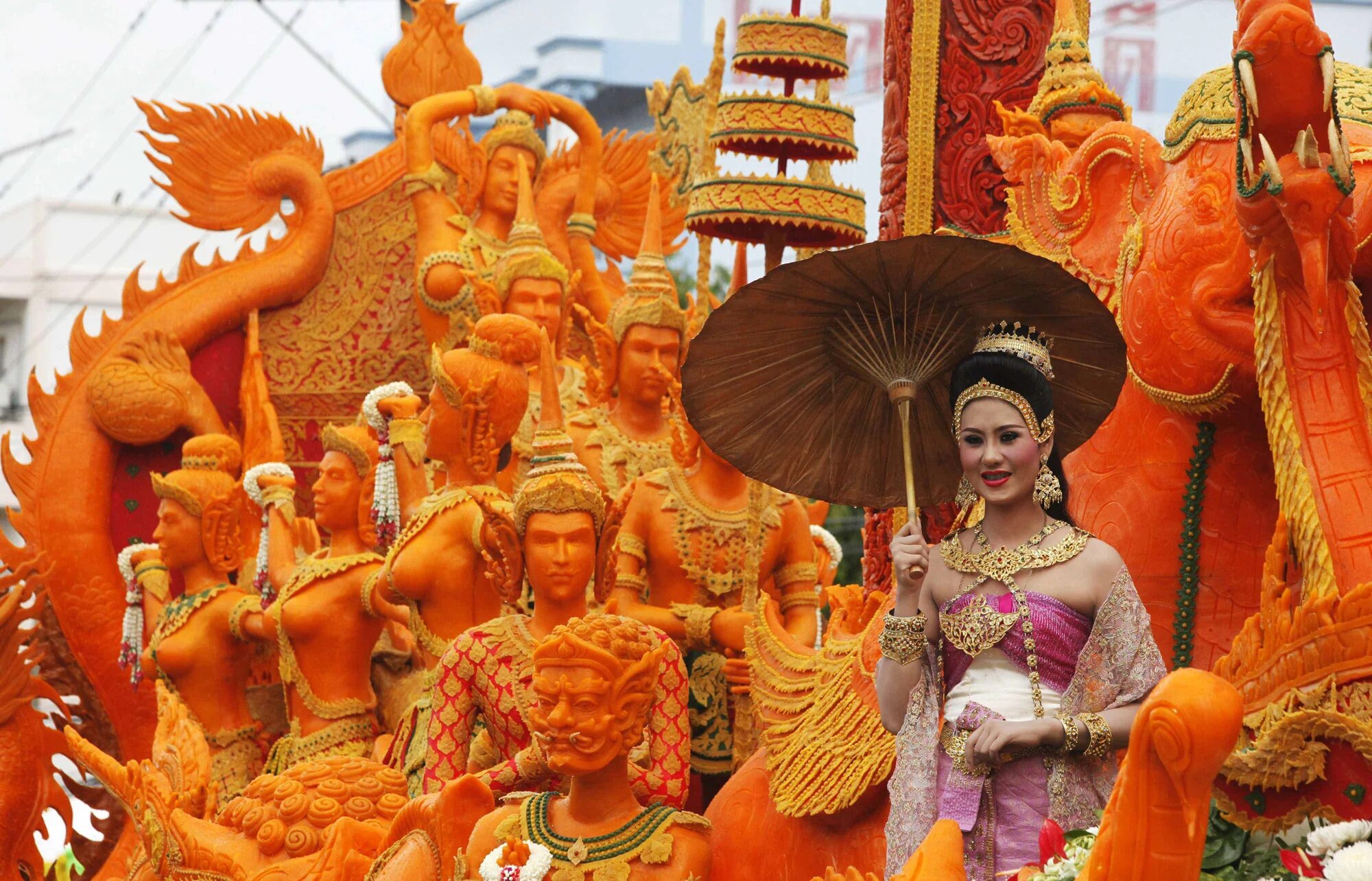 Тайский новый год на пхукете. Праздники, традиции, обычаи Тайланда. Фестиваль ок Пханса в Тайланде. Тайланд культура. Традиции Таиланда.