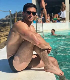 Bare men