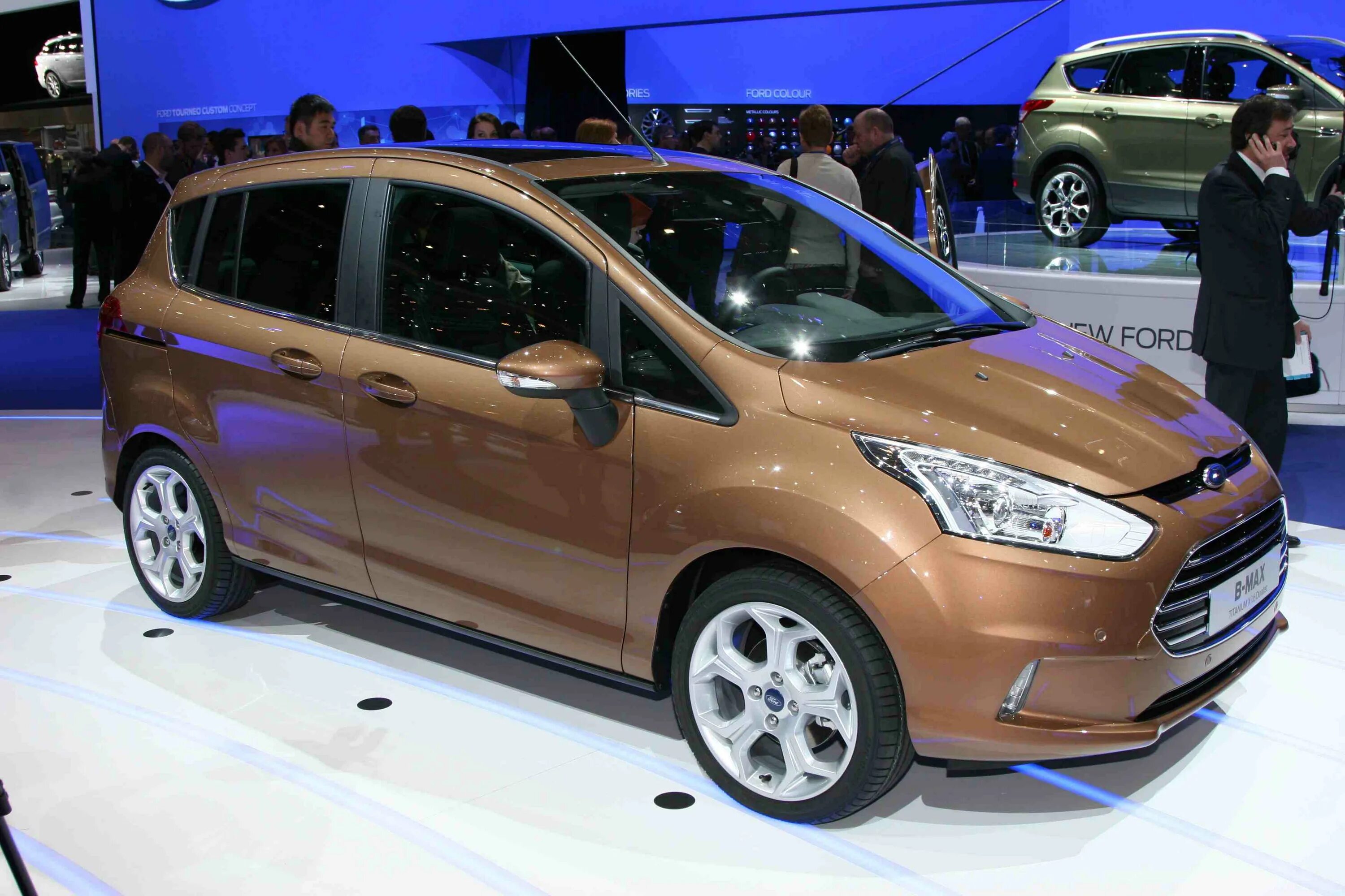 Купить форд минивэн. Ford b Max 2013. Ford b Max 2012. B-Max Mini MPV 2012-. Ford Minivan.