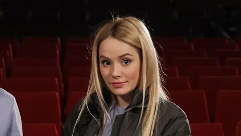 5 өлшемнен жоғары кеуделері бар әйелдер бейнеленген порно