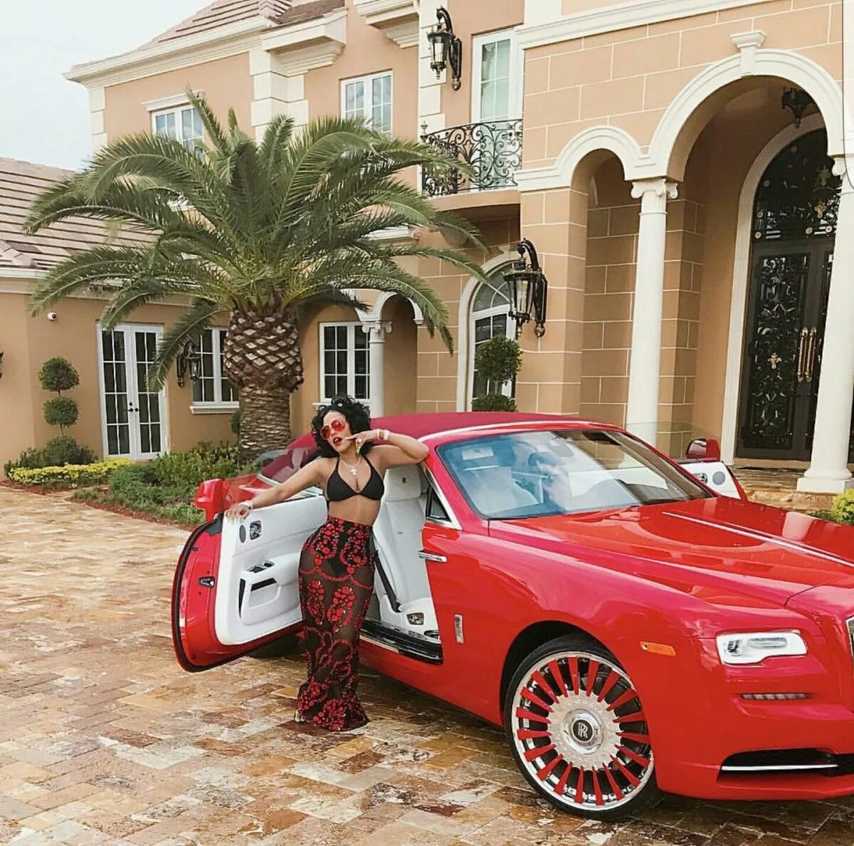 Качок рядом с машиной. Ламборджини авентадор ferrari. Рич машина. Чери рич 2. Рич машина.