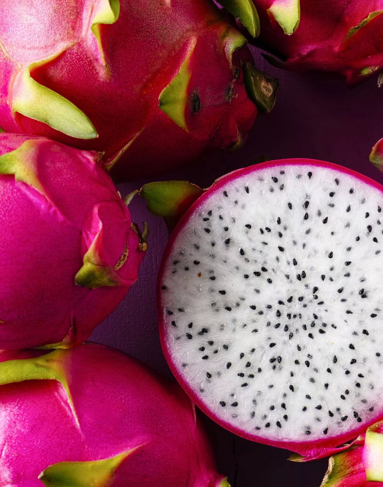 Розовые фрукты фото. Питайя Драконий. Питахайя гуава. Питахайя Dragon Fruit. Питайя Драконий красный.