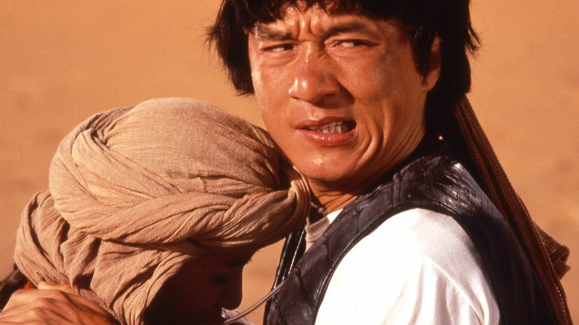 Jekichan uzbek tilida kinolari. Фильм джеки чана 2021 меч дракона. Джеки чан новая полицейская история 2004. Джеки чан сюрприз каскадеры. Камедия жекича бойовик узбек тилда.