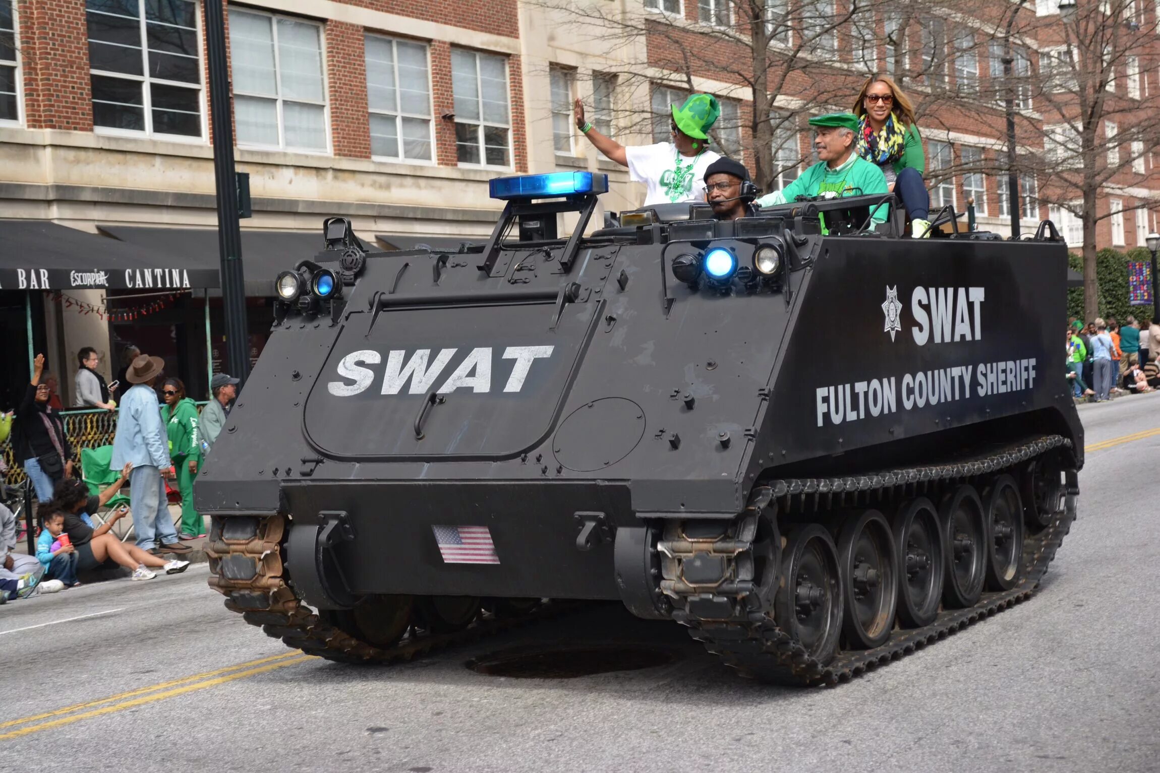 Включи машина танк. БТР SWAT. M113 Police. SWAT бронетранспортёр. SWAT бронетехника.