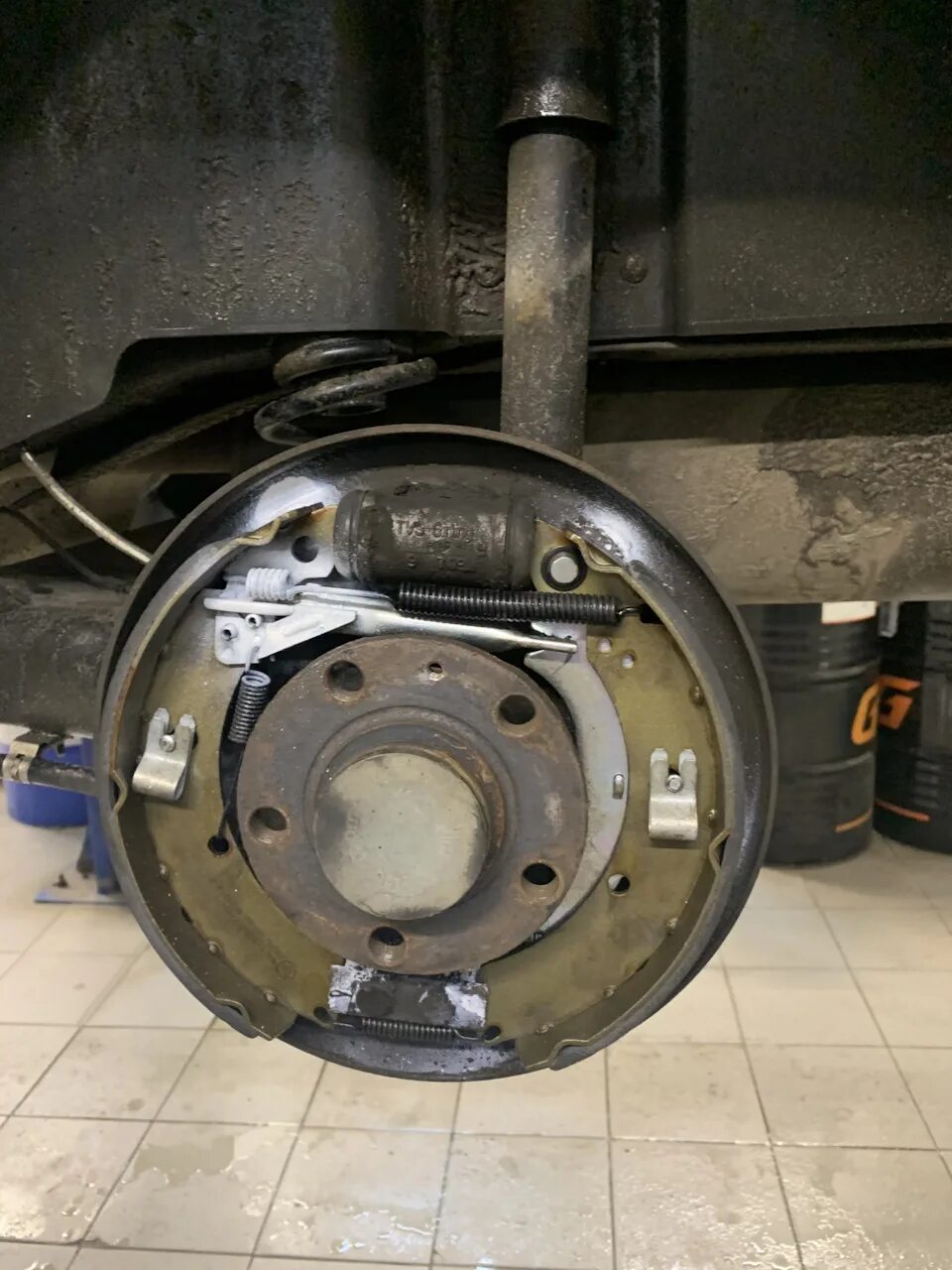 Колодки задние skoda. Тормозные колодки задние барабанные шкода рапид 1. Задние колодки шкода рапид. Колодки тормозные skoda rapid. Sp2098.