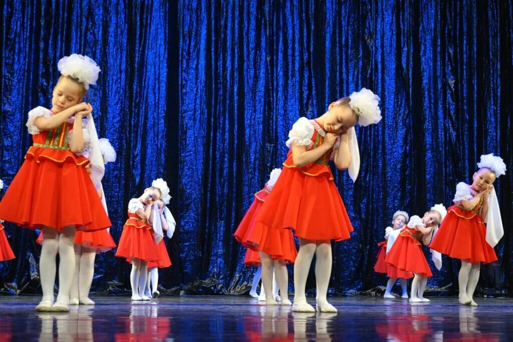 Фото с концерта ансамбля мы к 33 летию 25 декабря 2022. Саулов сергей хабаровск ансамбль танца. Ансамбль амурские ребята хабаровск. Ансамбль дальний восток хабаровск шашина. Задоринки ансамбль алтайский край фотографии агик.