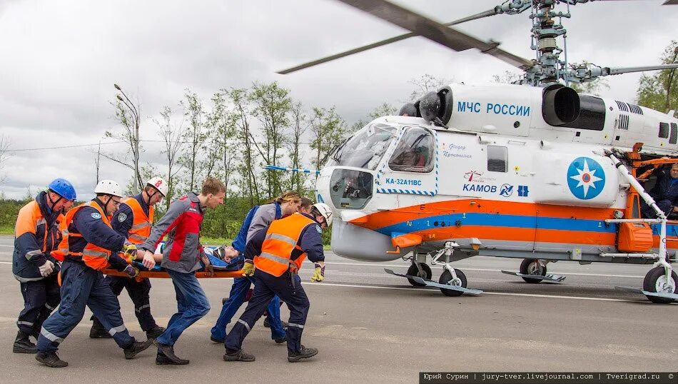 Volkswagen crafter газовая служба. Спецтехника мчс. Спасательный катер мчс мангуст. Спасательная техника мчс россии. Спасательный транспорт.