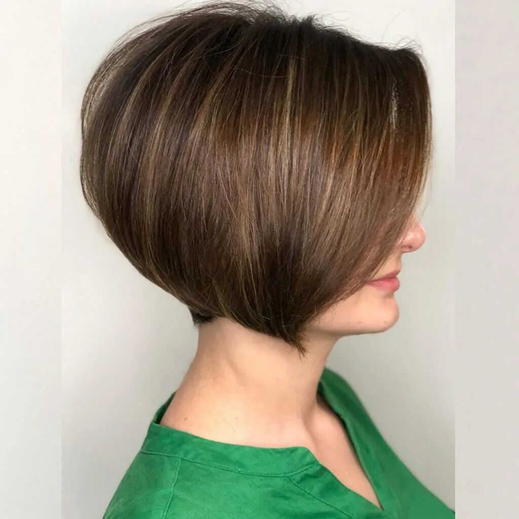 Стрижки каре боб и боб каре. Стрижка боб-каре 2022 без челки. Стрижка сессон каскад. Стрижка боб сессон на средние волосы. Стрижки каре боб и боб каре.