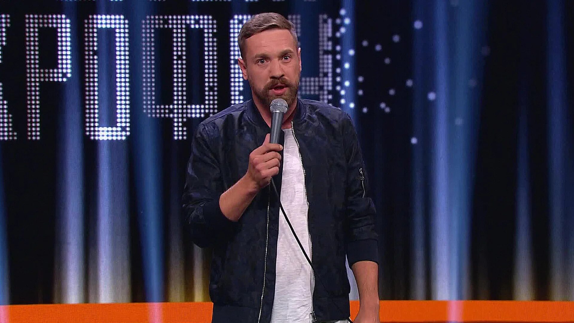 Артем филимонов открытый микрофон. Баграт казарян стендап. Тёма филимонов камеди. Филимонов артем стенд ап. Артём филимонов камеди батл.