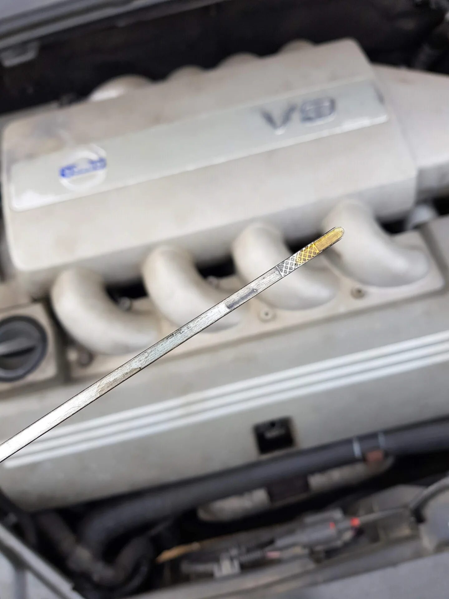 Проверка масла volvo. 5. Вольво хс90 щуп акпп 2. Щуп акпп вольво s80 2,5 2007. Проверка масла volvo.