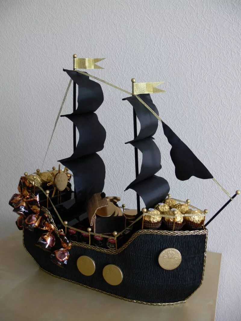 Поделки на 23 февраля. Корабль на 23. Подарки папам на 23 февраля кораблик. Корабль из бросового материала. Корабль на 23.