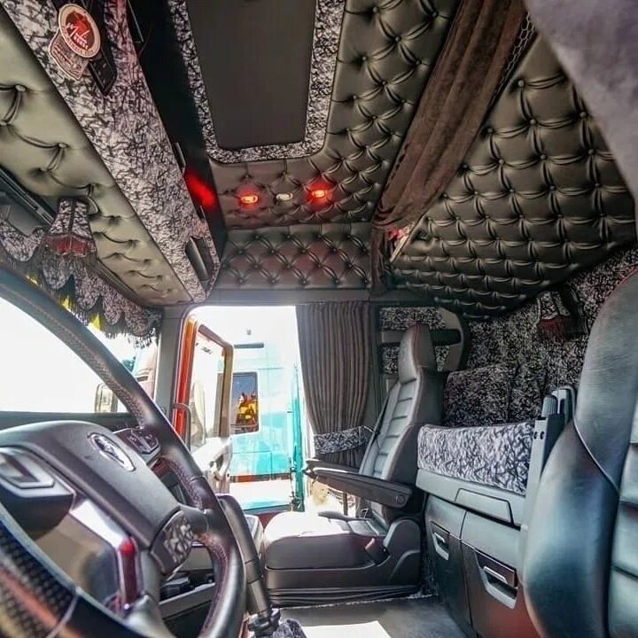 Кабины грузовика своими руками. Камаз 4308 салон кабины. Обшивка кабины маз 5516. Салон маз 6440ра. Газ 3307 салон кабина.