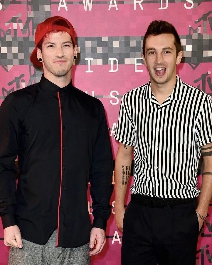 Twenty one twenty four twenty seven. 21 pilots. джош твенти ван пилотс. барабанщик 21 pilots. twenty one pilots 2015.
