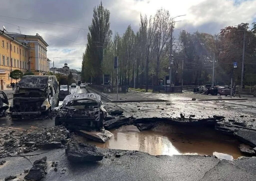 Реальный киев новости сегодня. Разрушения в центре Киева. Март в городе. Центр Киева сейчас.