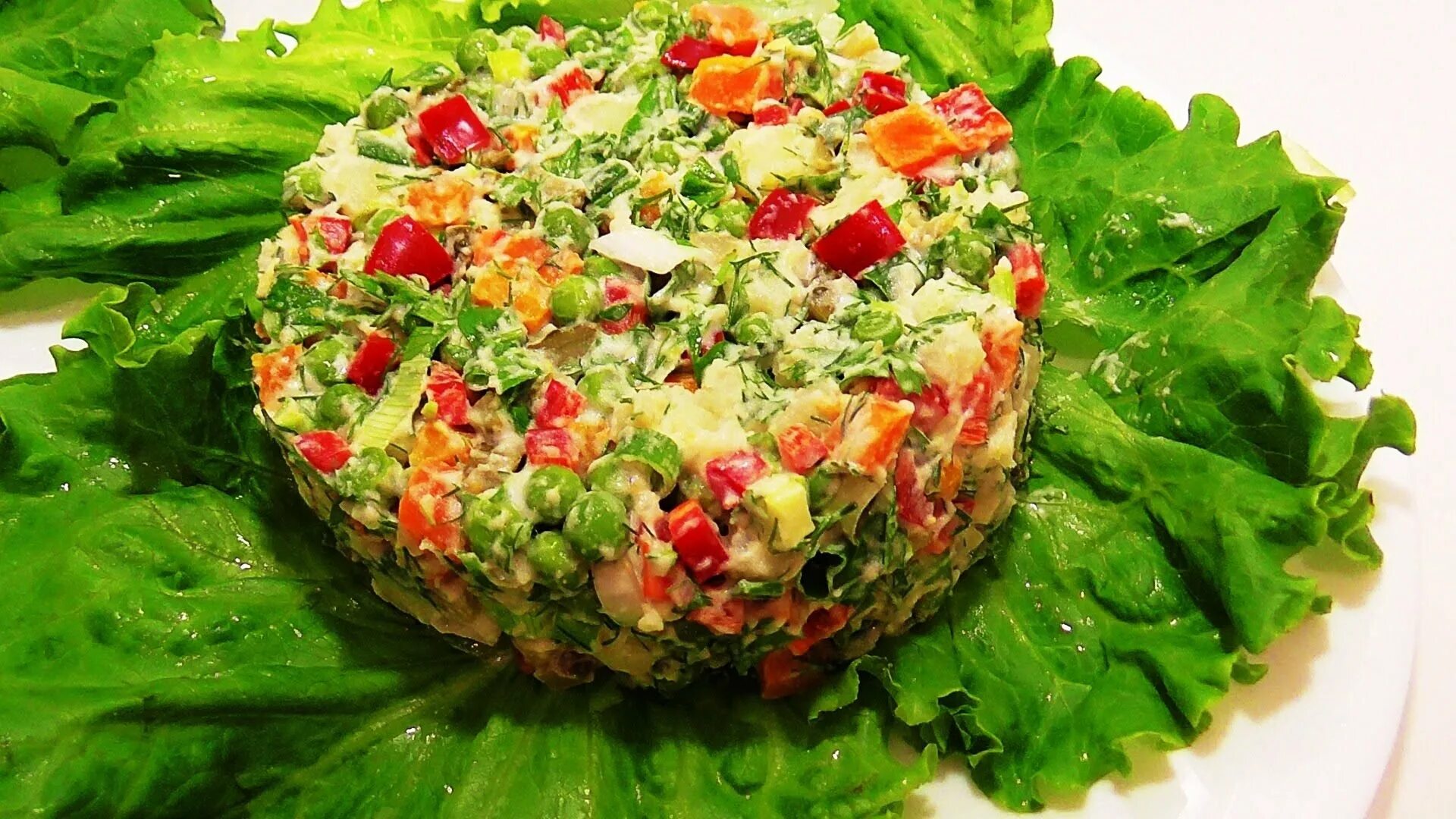 Салатики вкусные рецепт фото. Салаты. Овощной салат. Летние салаты на день рождения. Лёгкие салаты на праздничный стол.