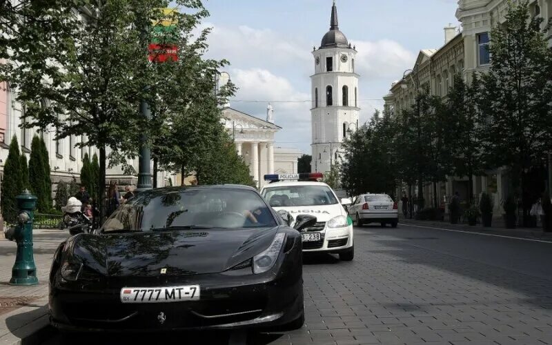 Автомобили беларусь. Автомобили в Белоруссии. Белорусские номера машин. Феррари с белорусскими номерами. Вильнюс автомобиль.