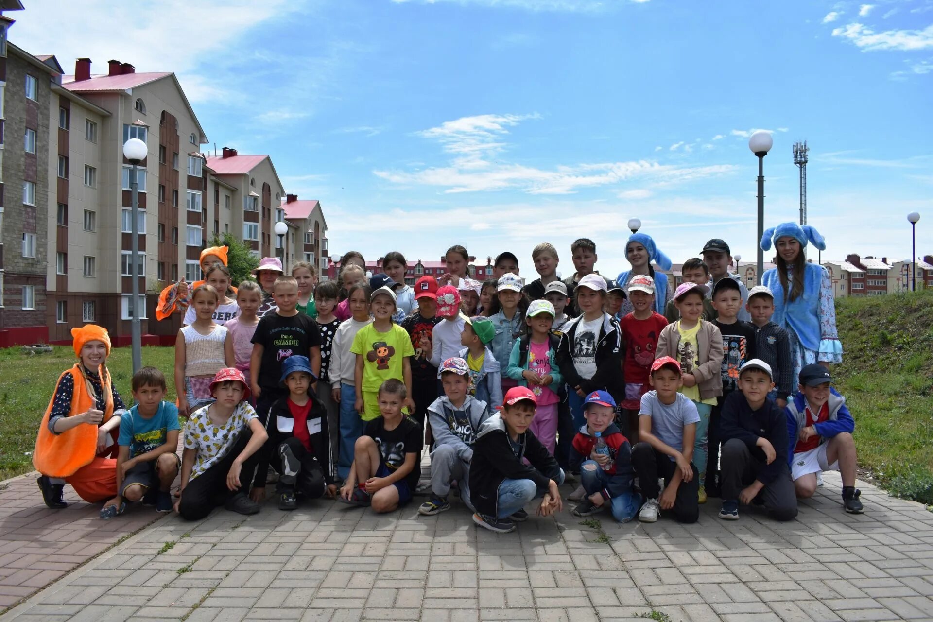 Центр азнакаево. 1 апреля празднование. Лениногорск магазин в тц шифа. Праздники в апреле 2022. Центр азнакаево.