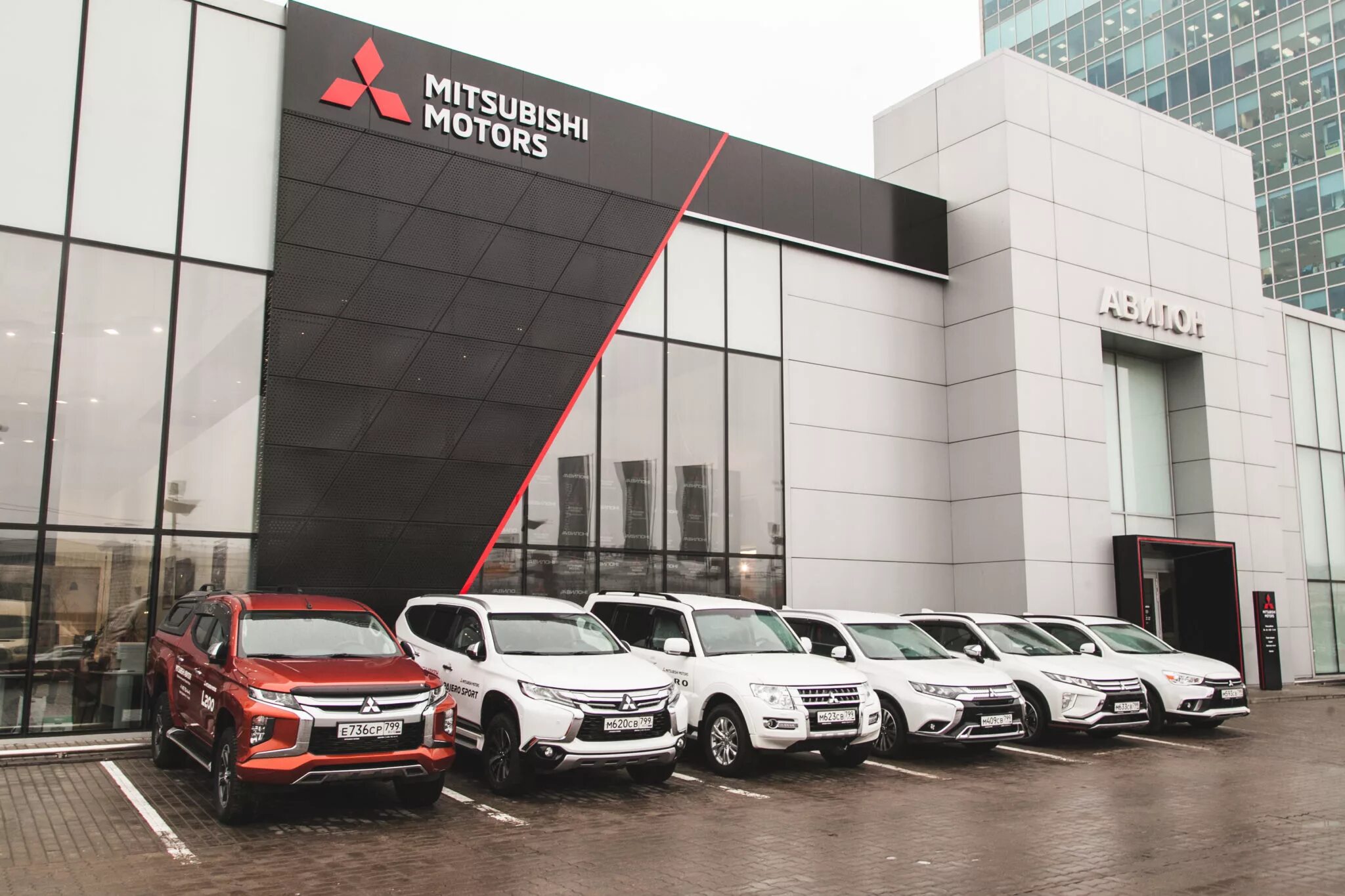 Mitsubishi Motors автомобили Mitsubishi. Митсубиси Авилон Волгоградский проспект. Митсубиши дилерский центр. Мицубиси дилерский центр Япония.