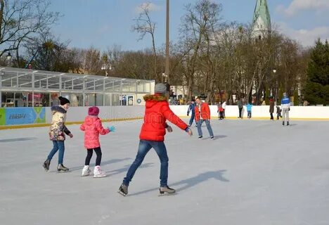 Каток едет