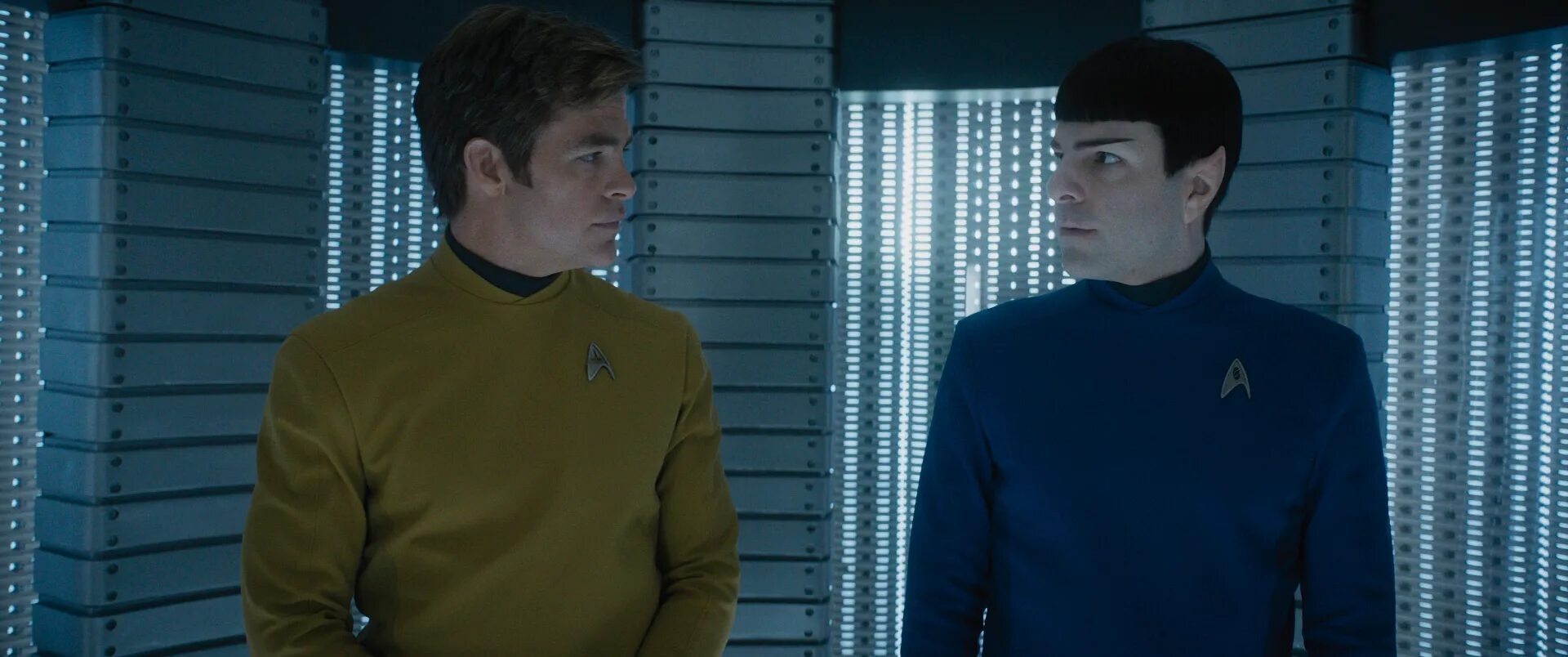 Стартрек реакции. Мбенга стартрек. Стартрек гордон. Гайнан стартрек. Стартрек капитан энтерпрайза.