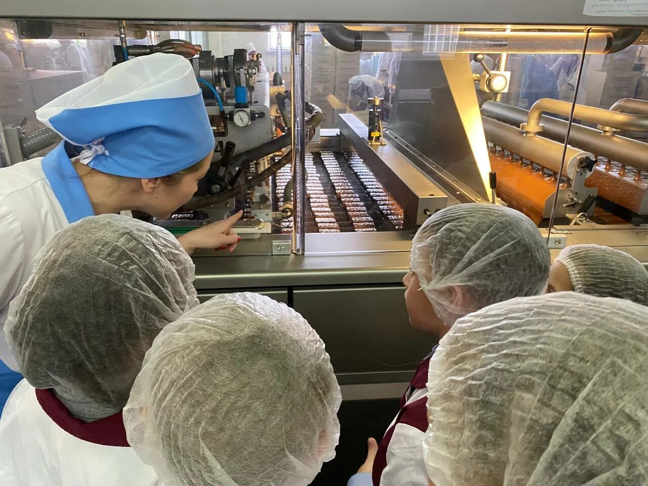 фабрика акконд чебоксары. чебоксарская кондитерская фабрика акконд. акконд чебоксары. директор акконд чебоксары. конфеты чувашия акконд.