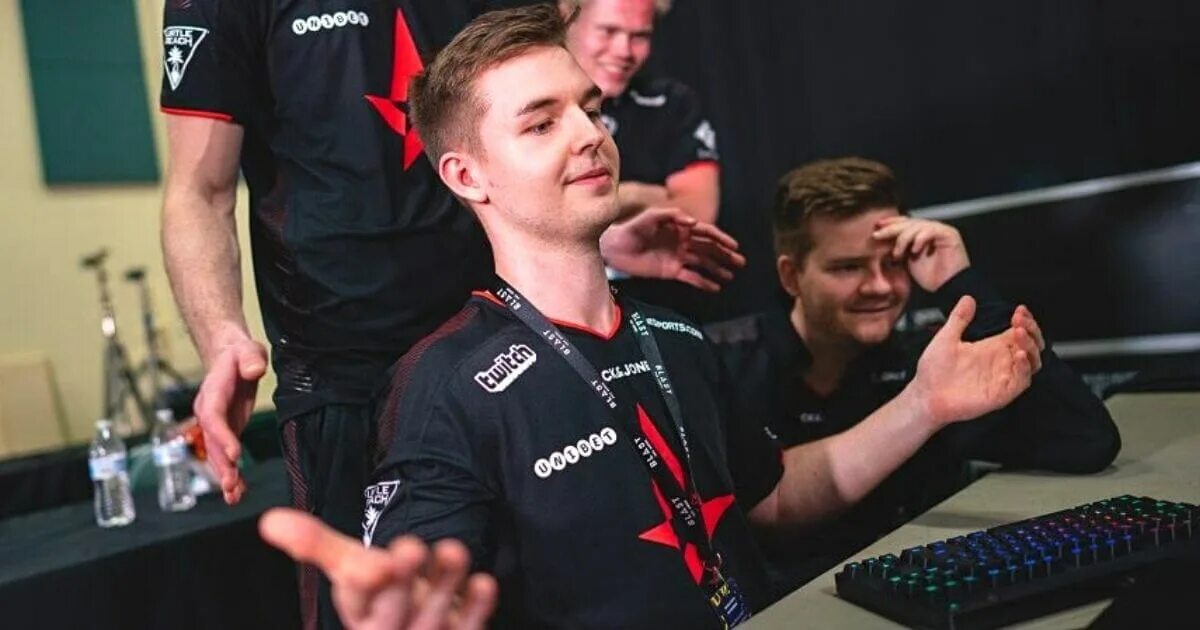 Dev 01. Dev1ce astralis. девайс кс го игрок. buzz астралис.