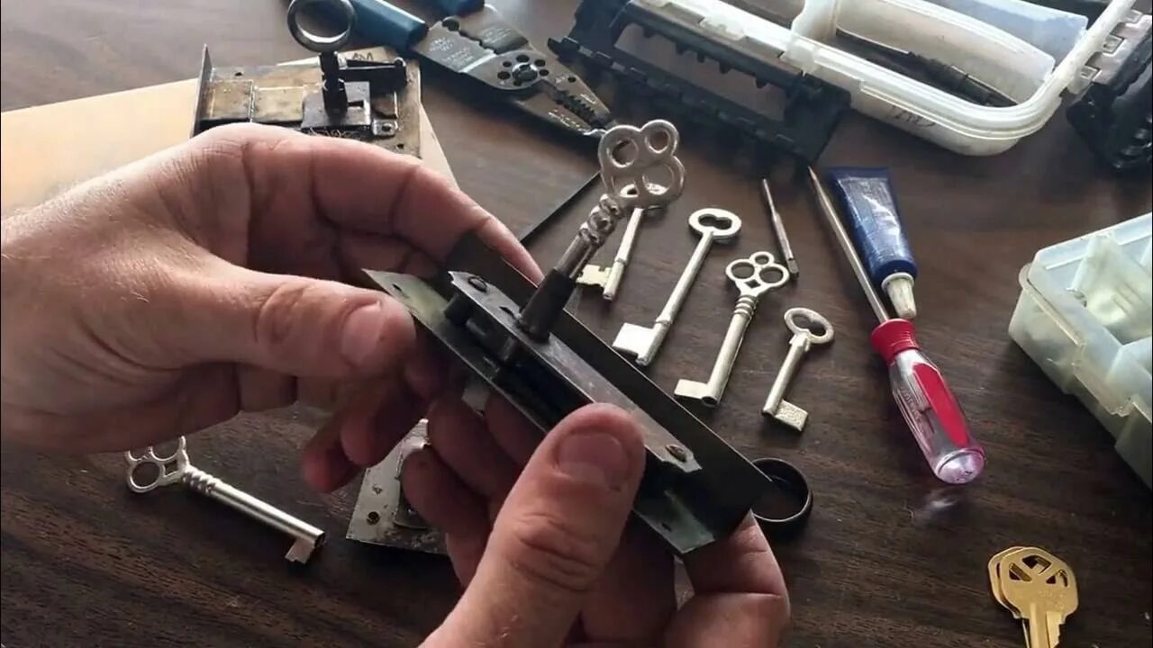 Замок дверной. Lock making. Ключ inc-co. Мультилок замки дверные. Lock making.