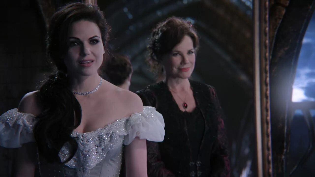 Once upon girl. Роуз макивер однажды в сказке. Белль френч однажды в сказке. Once upon girl. Однажды в сказке алиса тилли.