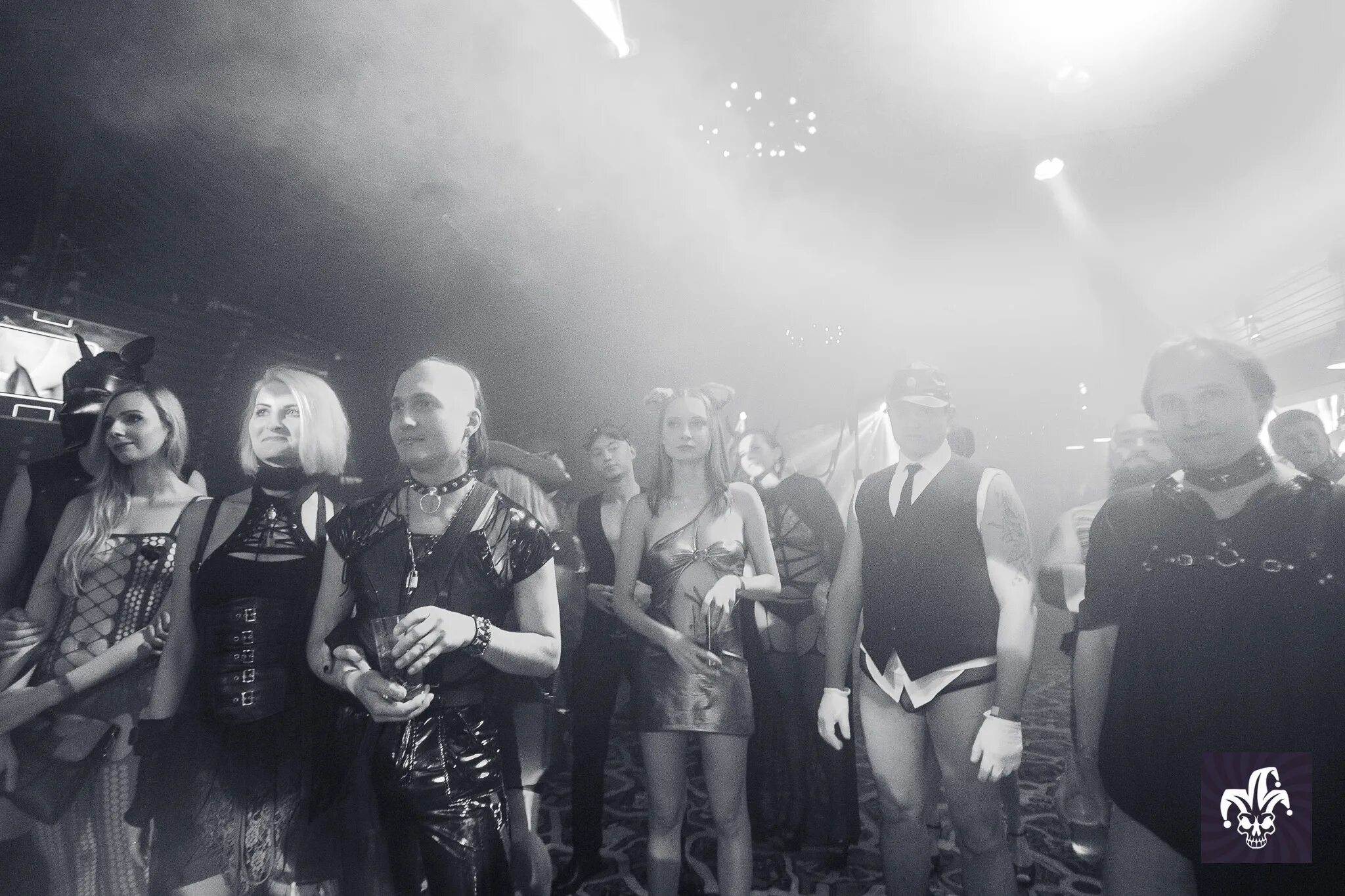 Кинки-пати в москве. Кинки пати цирк. Kinky circus party. Кинки циркус вечеринка. Кинки циркус.